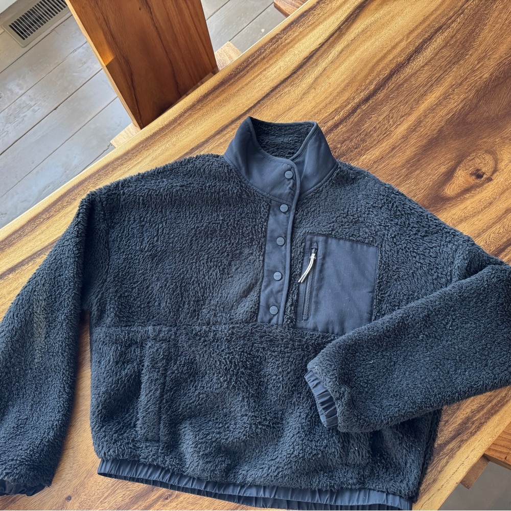 Vouri Black Fleece Pullover